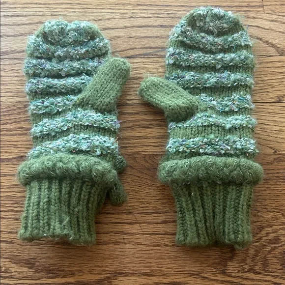 Betsey Johnson Green Winter Gloves - Picture 3 of 9